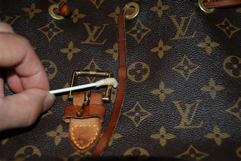 louis vuitton handle cleaner.